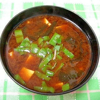 豆腐とわかめのお味噌汁(赤だし)